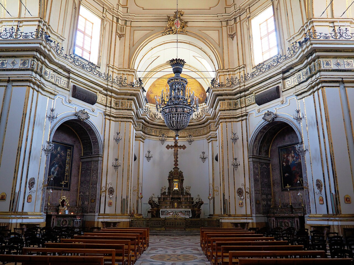 La chiesa di San Giuliano a Catania | Architettura concava e arte sacra su via Crociferi che incanta i catanesi - Foto: Mattia Luigi Nappi/Wikipedia