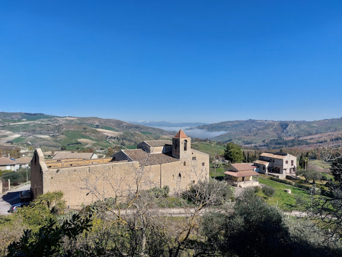 Non crederai a cosa hanno scoperto | Il misterioso legame tra il Castello Chiaramontano e un celebre scrittore - Foto: Catia B