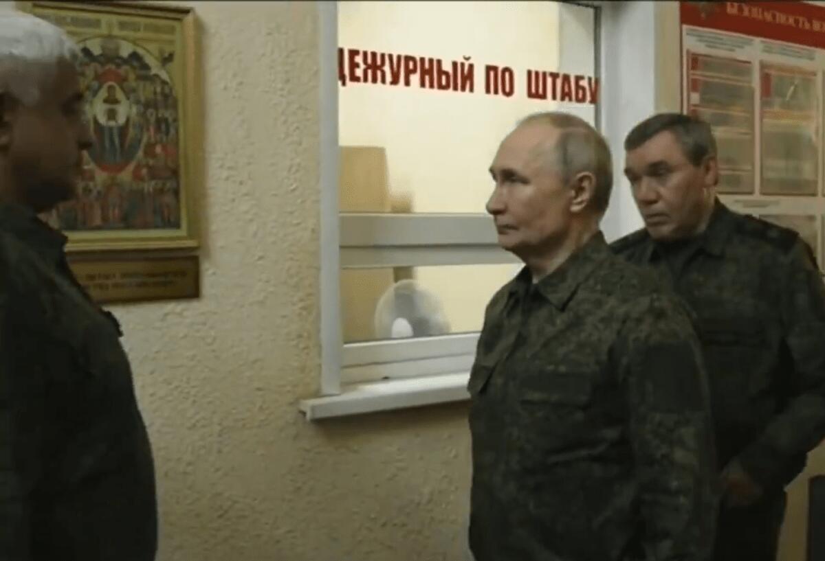 Putin indossa l'uniforme militare e visita le truppe nel Kursk | Cosa significa realmente per il conflitto in Ucraina? -