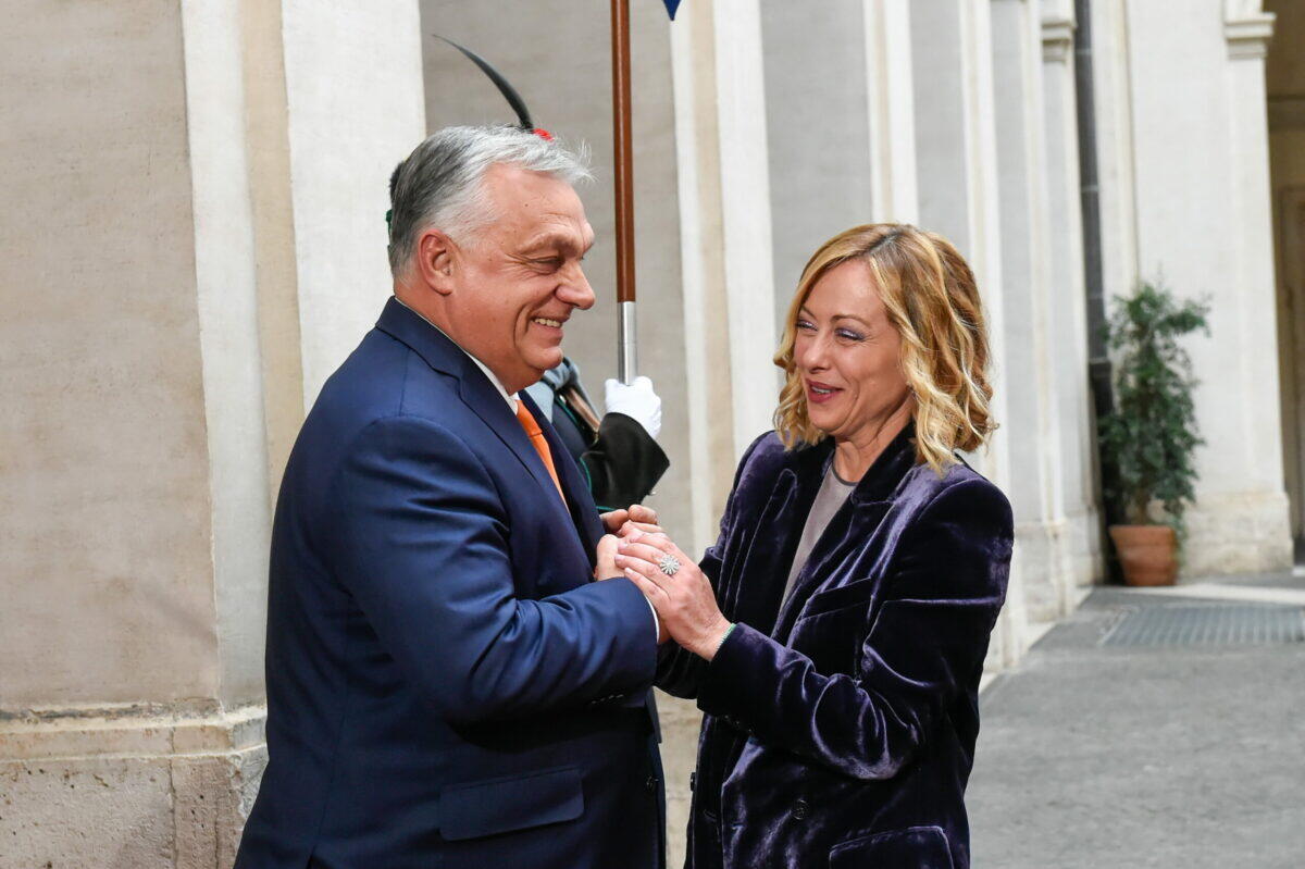 L'Europa si riarmarà con 150 miliardi di euro | Ma Orban è il grande assente del piano! -