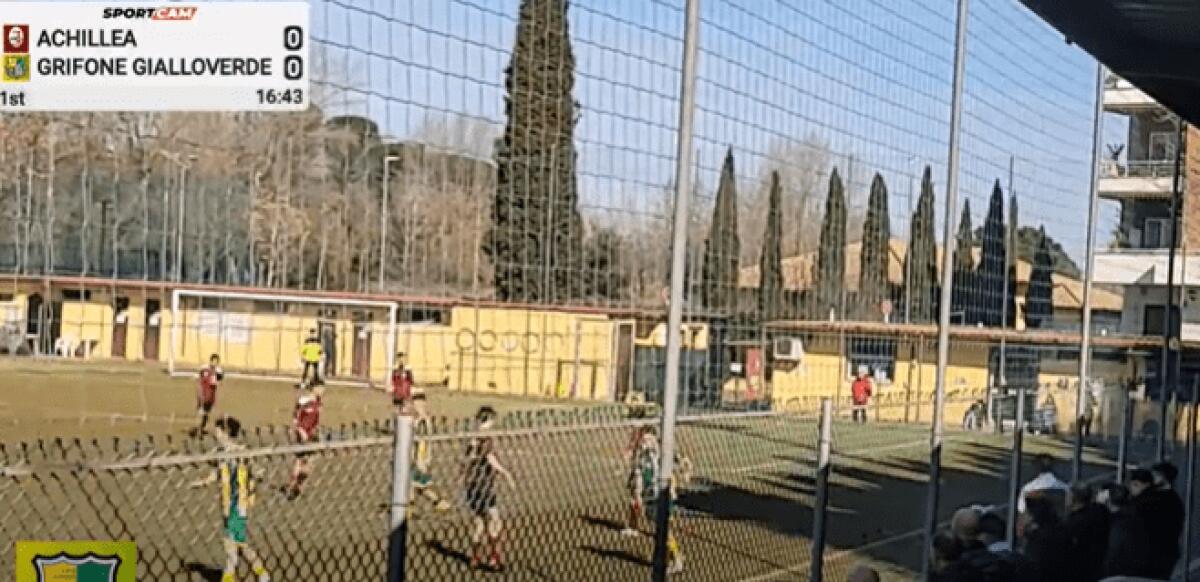 Giovane arbitra di 16 anni insultata durante una partita | Ma chi è davvero il genitore che si è lasciato andare a queste offese? -