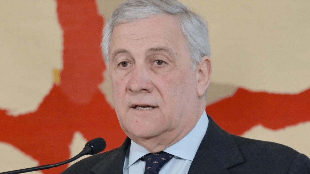 Tajani sostiene Trump: l'Italia pronta a aumentare il budget della difesa | La sicurezza vale più della pace? - 