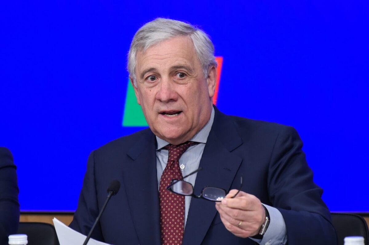 Italia: vogliamo gli Stati Uniti d'Europa | Tajani sfida chi sogna un'Italia federale! -