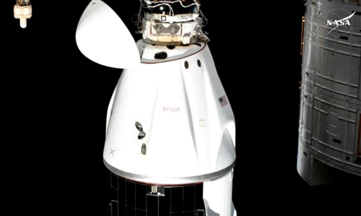 Astronauti bloccati per 9 mesi tornano a casa | Scopri cosa è andato storto nella loro missione! -