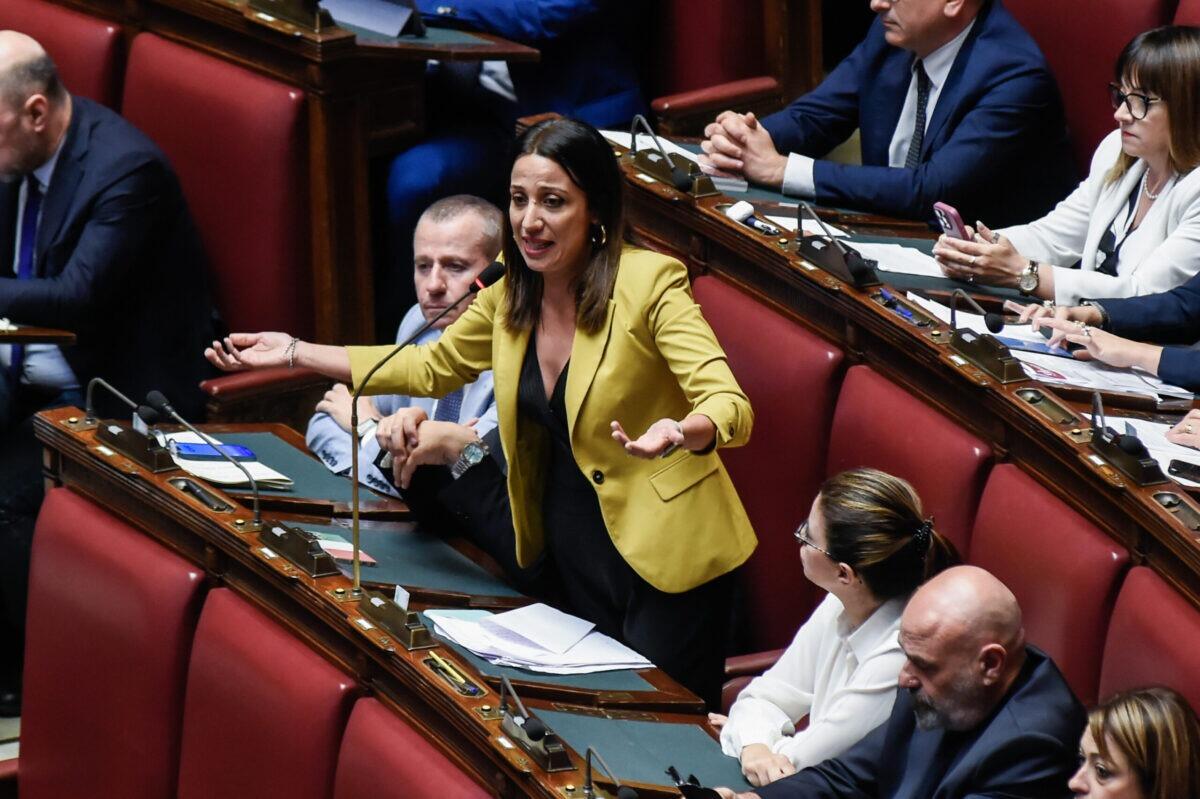 Scandalo alla Camera | Elisa Scutellà in lacrime dopo l'ingiusta ‘cacciata’: la verità che turba! - 