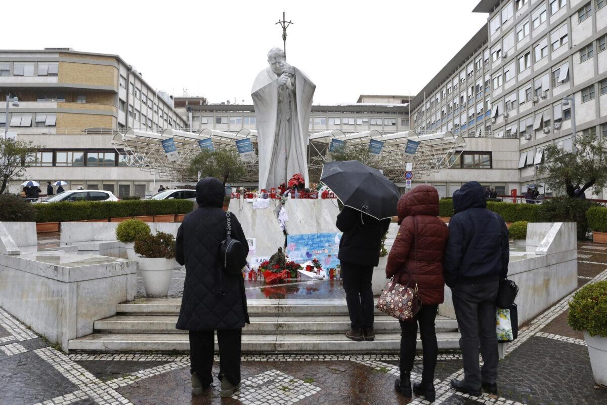 Papa Francesco riposa serenamente dopo settimane di ricovero | Il mistero della sua salute finalmente svelato? -
