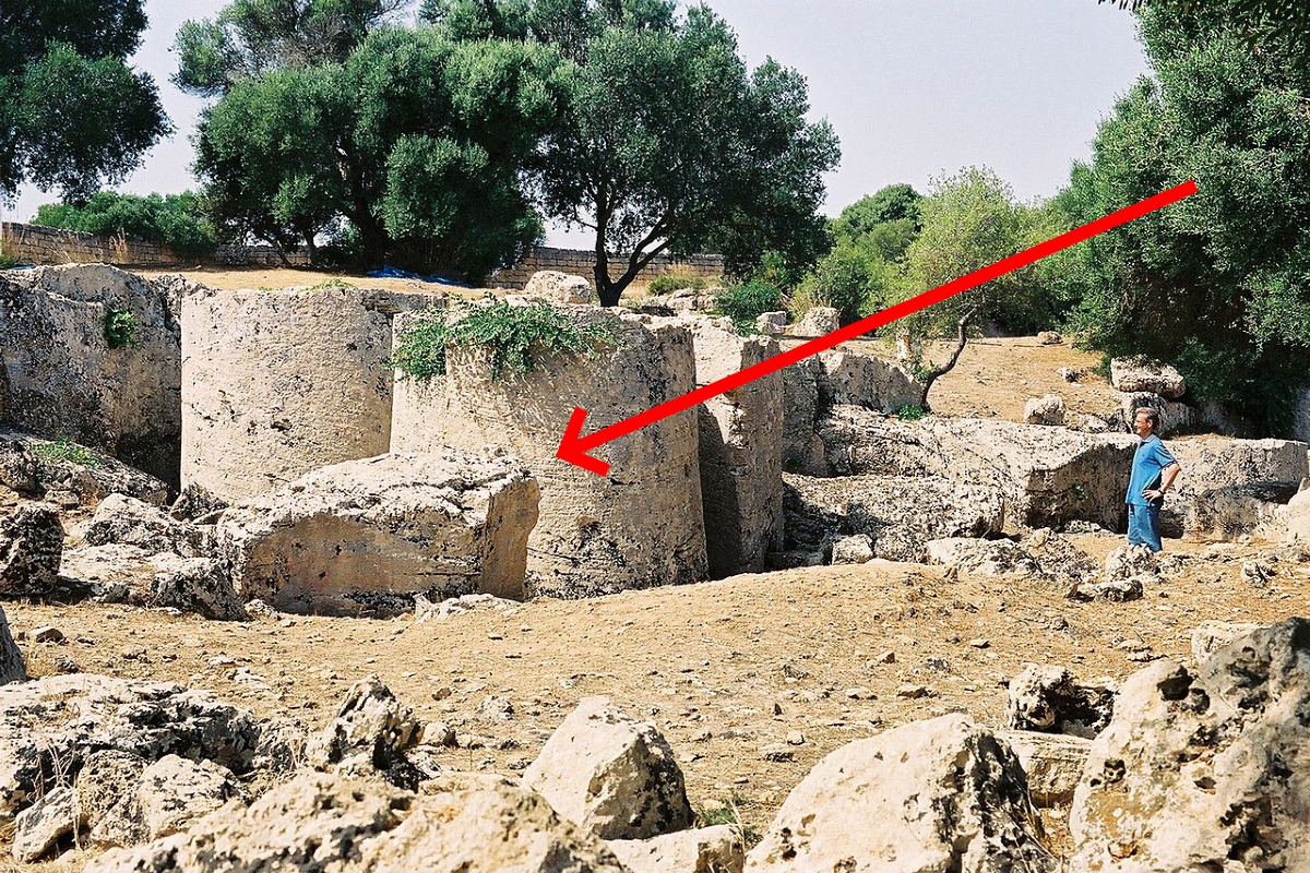Un luogo dove il tempo si è fermato | Le cave misteriose di Trapani e il mistero delle colonne mai trasportate a Selinunte - Foto: Bjs/Wikipedia