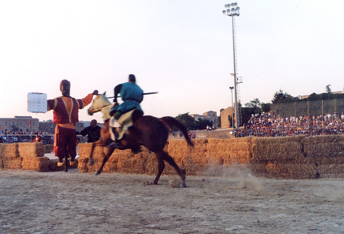 Un evento che ha sconvolto la città | Il Palio dei Normanni a Piazza Armerina e l'incredibile segreto dell'origine - Foto: rickisl/Wikipedia