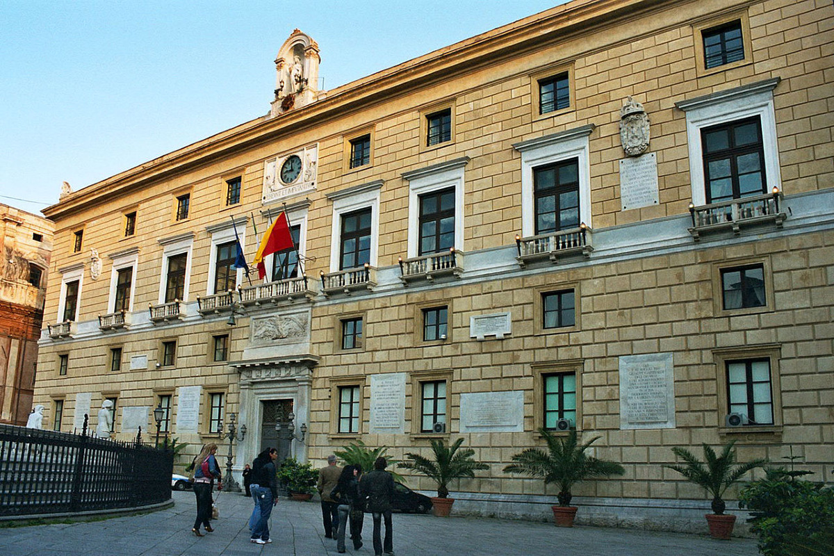 Il Palazzo delle Aquile | Storia e segreti del municipio di Palermo - Foto: Bjs/Wikipedia