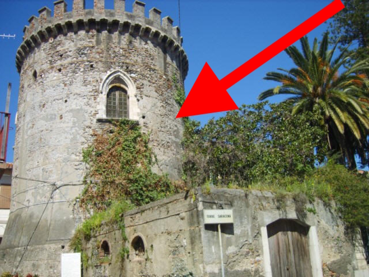 Questa torre ha visto cose che non immagini | La Torre Saracena che ha sfidato i pirati e molto di più - Foto: Carab65/Wikipedia