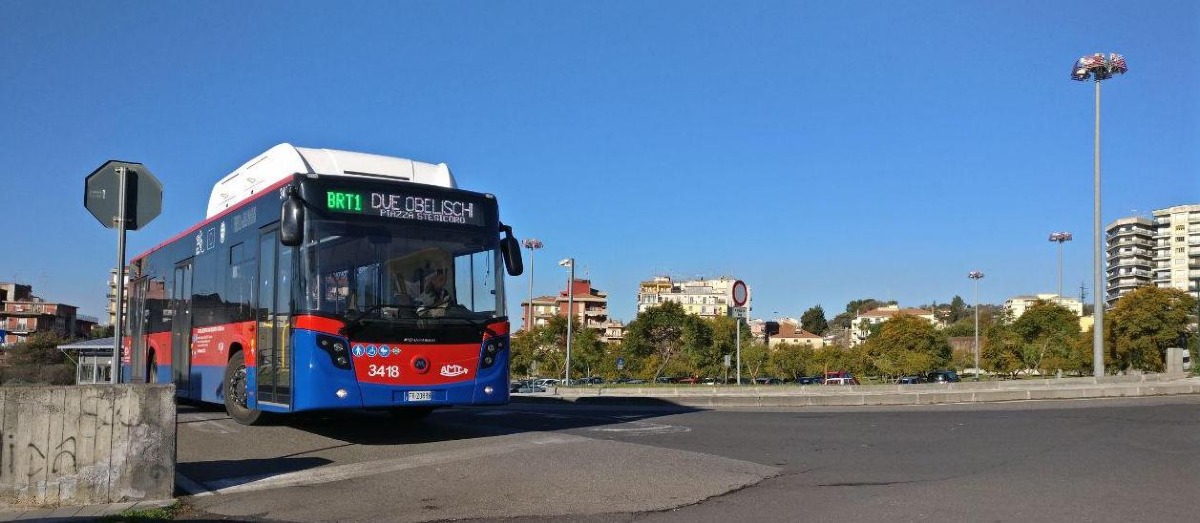 Lite sull'autobus: l'offesa ripagata con un tentato accoltellamento -
