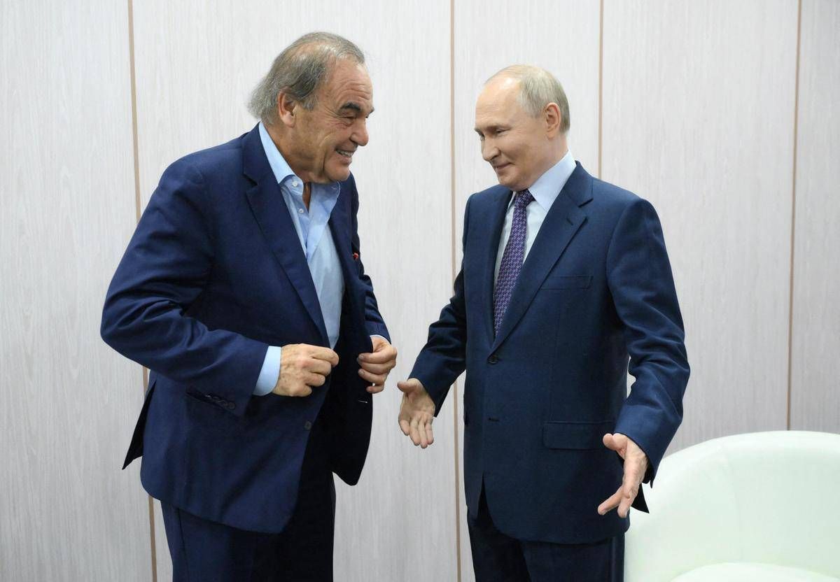 Russia, incontro Putin-Oliver Stone a Mosca - 