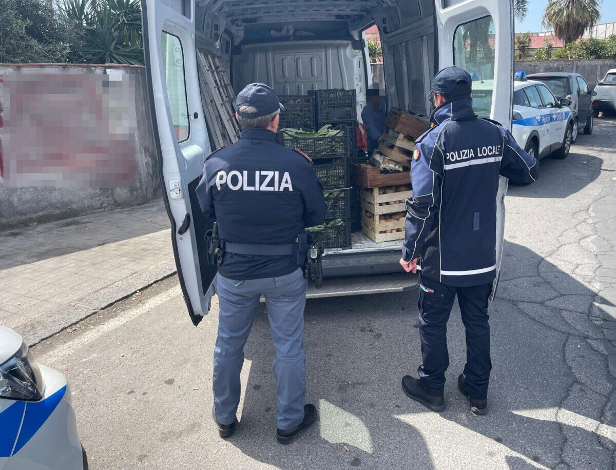 Polizia di Catania sequestra 400 chili di cibo avariato | La verità che nessuno conosce sul mercato abusivo! -