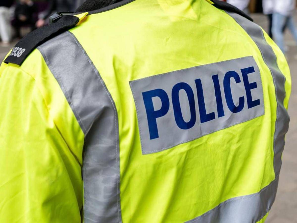 Londra, uomo armato di coltello cerca di entrare in ambasciata Israele: arrestato - 