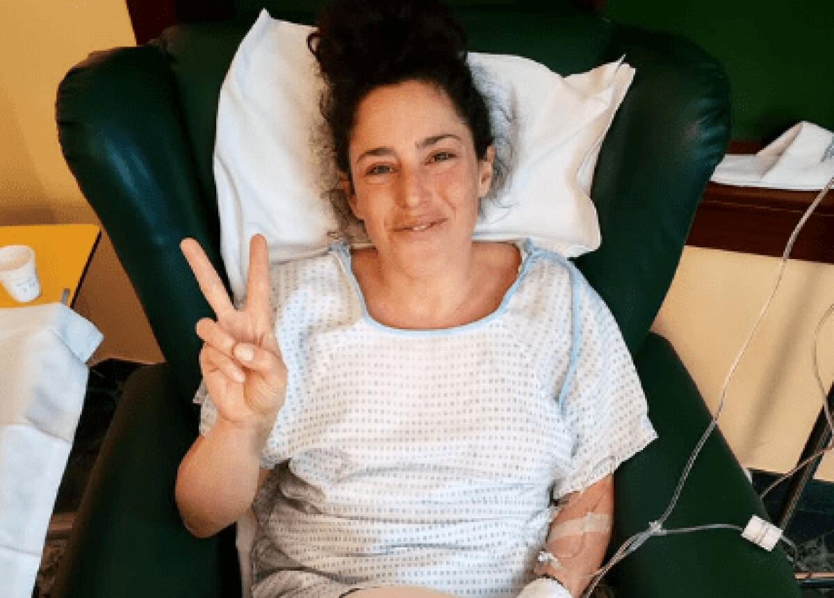 Brignone in ospedale: la sua ironia sorprende tutti | Gli incerti sostegni social la rendono una vera guerriera! -