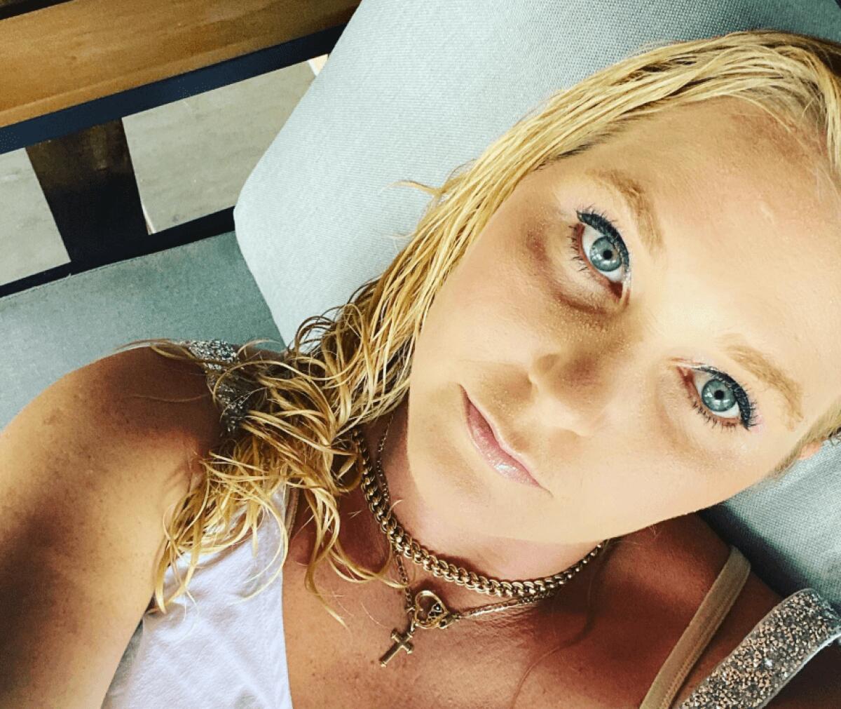 Virginia Giuffre si suicida a 41 anni | Perché il silenzio su una vittima così potente? -