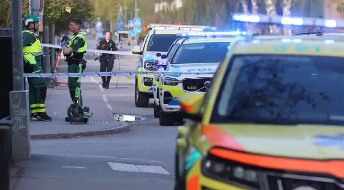 Sparatoria in un barbiere: tre giovani uccisi | La polizia teme ritorsioni e escalation di violenza -