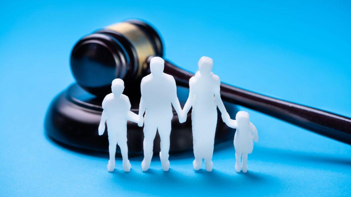 Minori Strappati alle Madri | Scopri Come Tribunali Ignorano la Protezione delle Famiglie! - 