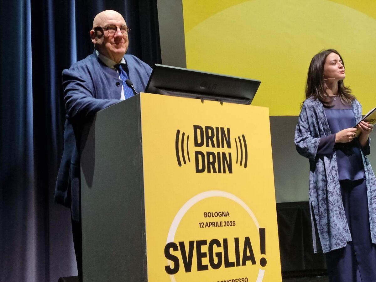 Stipendi da incubo in Italia | Forchielli lancia la sfida al sistema e chiede un'inversione di rotta! - 
