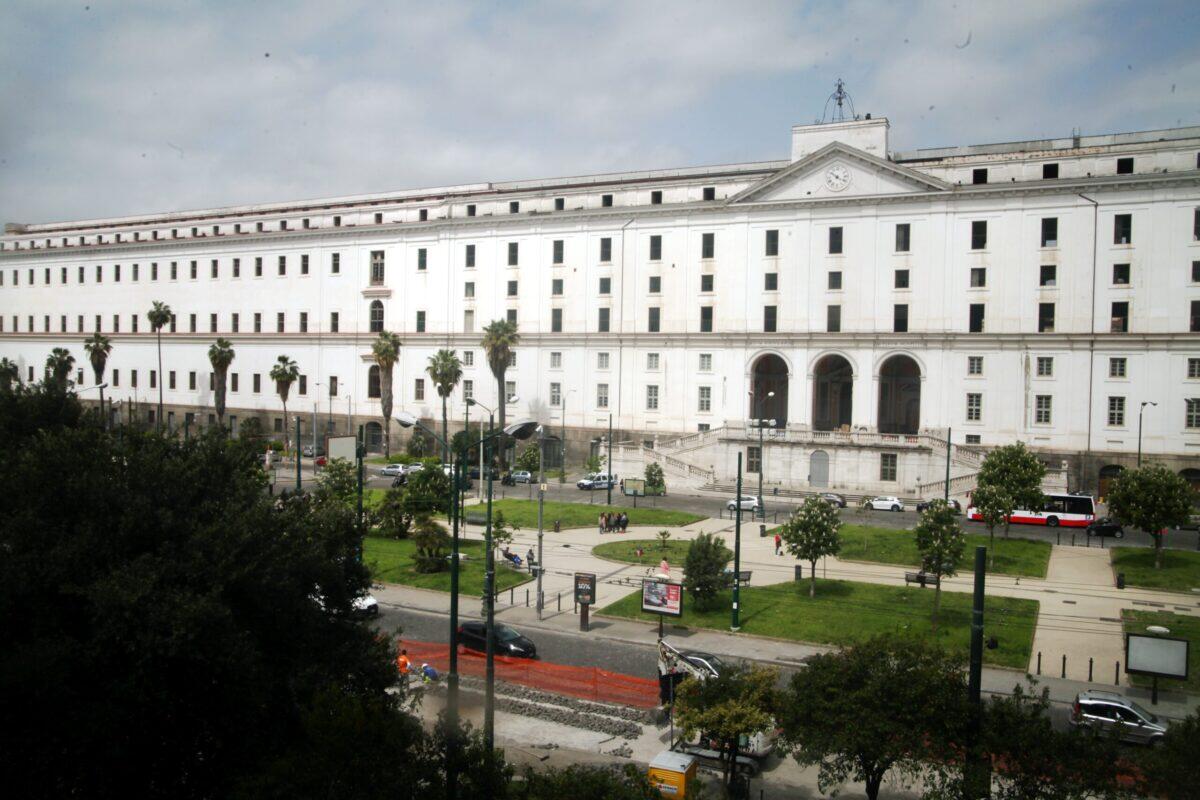 Un pranzo per 100 persone al Real Albergo dei Poveri | Scopri come la cucina unisce le culture di Napoli! - 
