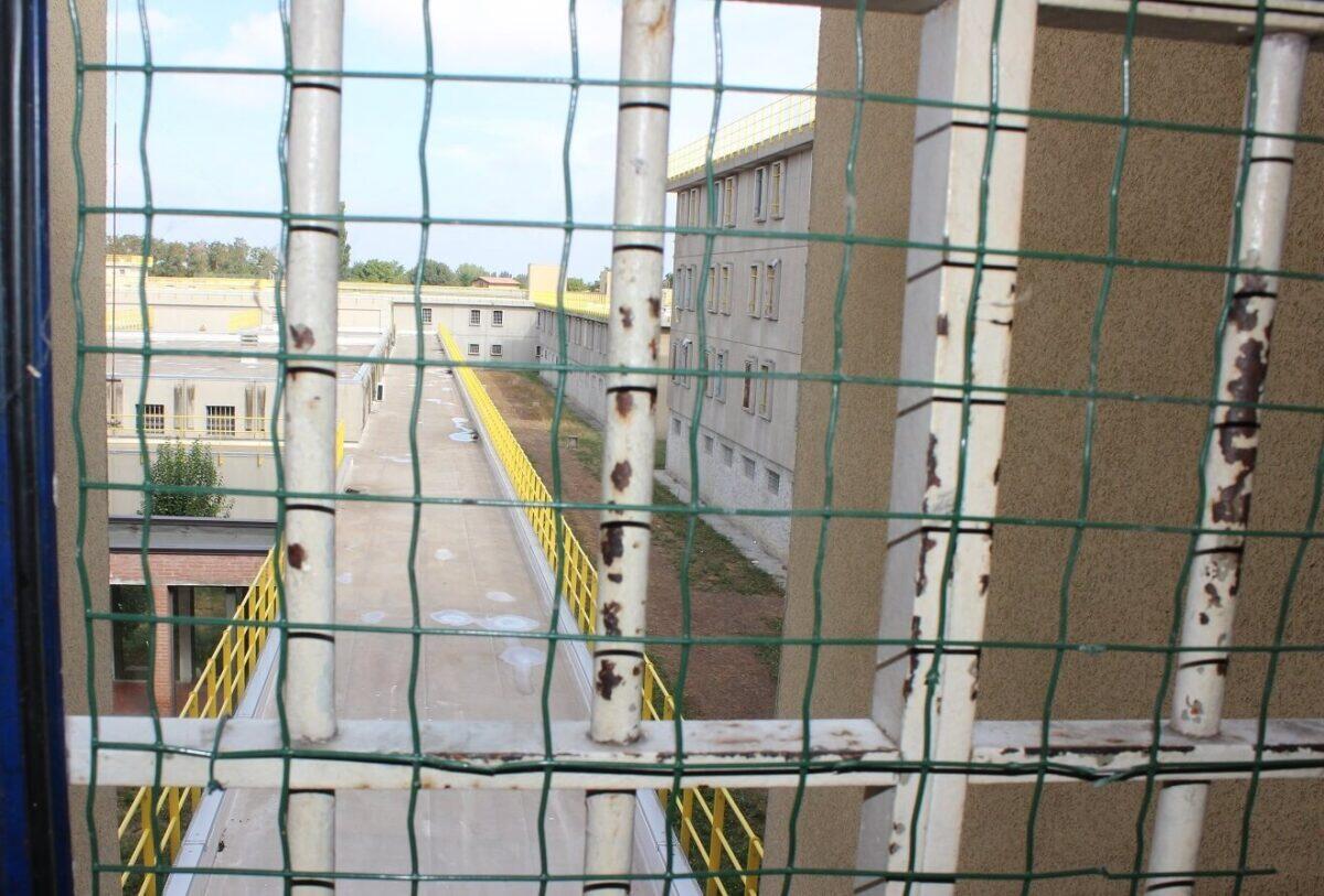 Giovani detenuti ingannati alla Dozza | Il carcere che distrugge speranze e promesse! -