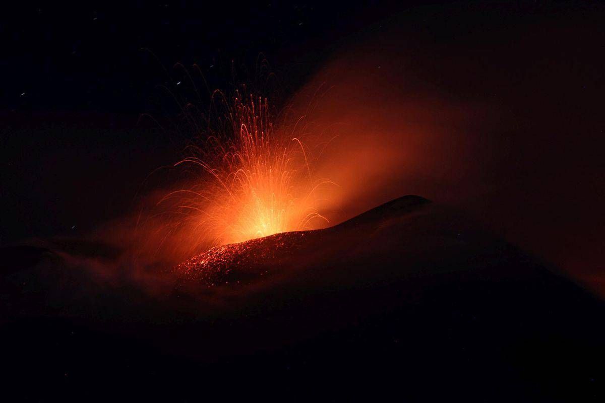 Etna, nuova eruzione: fontane di lava fino a 300 metri - 
