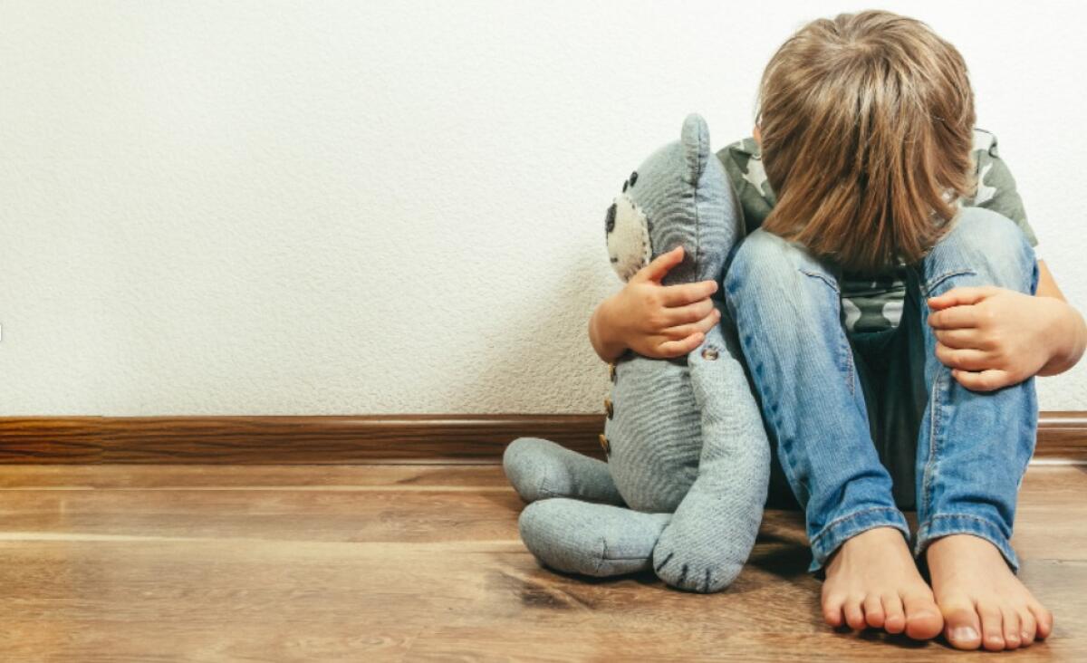Tre bambini segregati in un'incredibile casa degli orrori | La verità che ha sconvolto Oviedo! - 