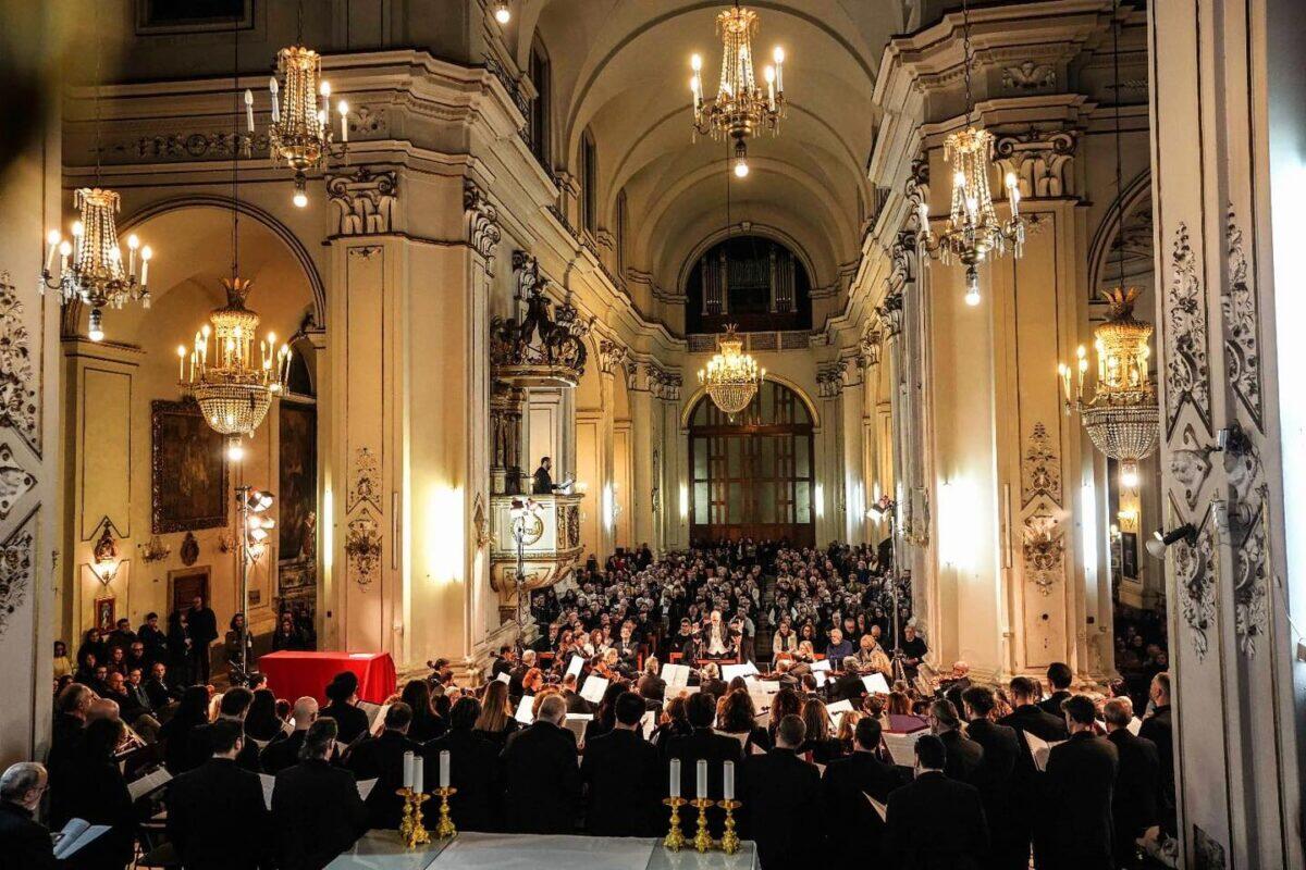 Un viaggio emozionante tra tradizione e innovazione: Settenario per le anime del purgatorio al Teatro Massimo Bellini Catania -