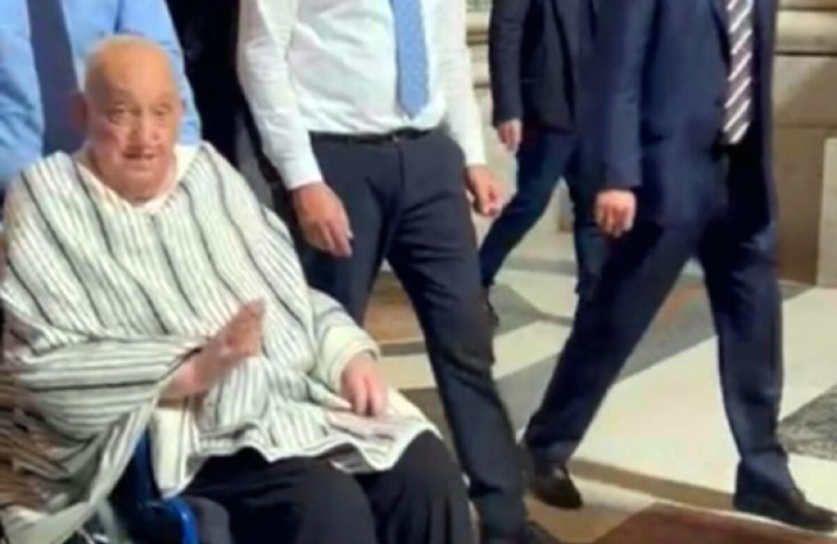 Papa Francesco in borghese sorprende i fedeli | Cosa nasconde questa visita inaspettata? - 