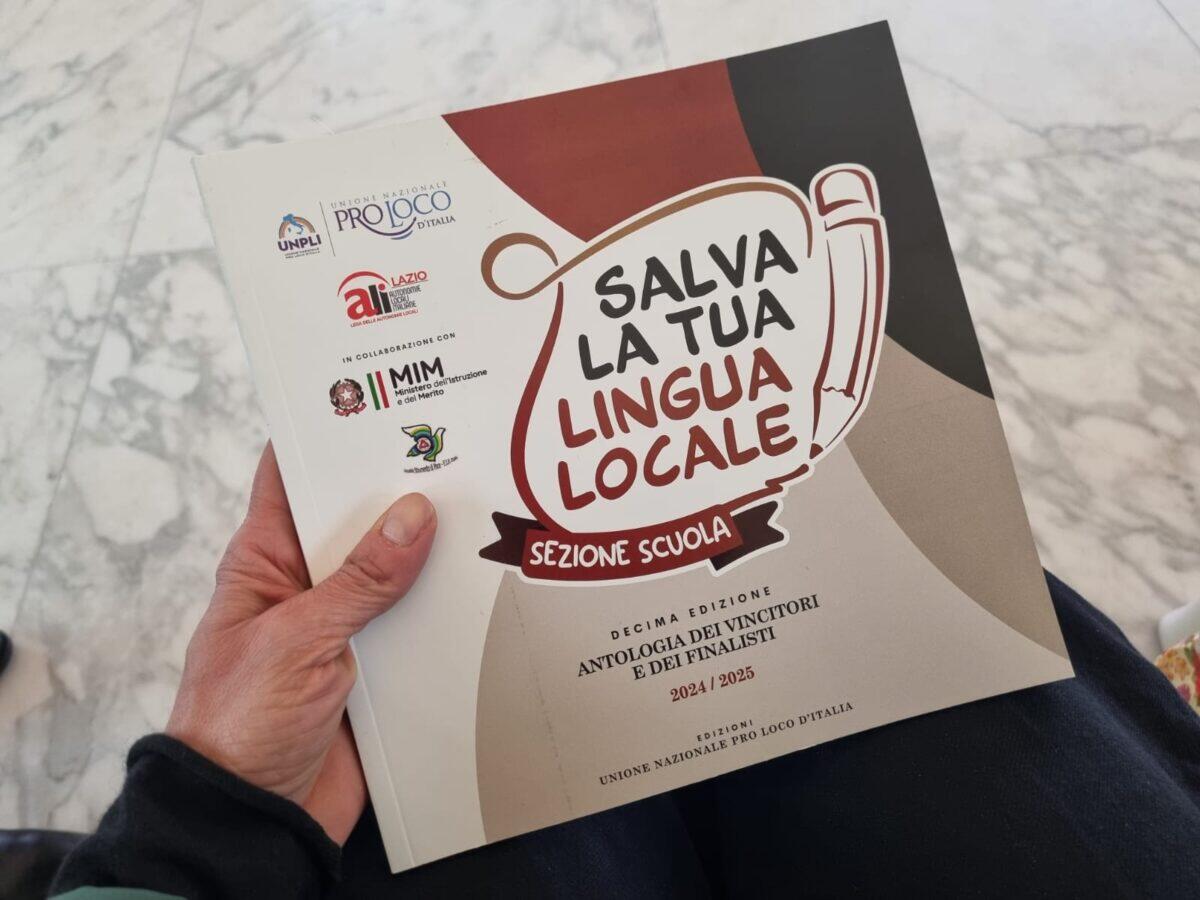 Il concorso che risveglia la poesia nei dialetti italiani | Sono davvero le nuove generazioni i custodi della cultura? -