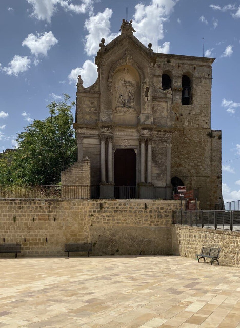 Questo borgo sta sorprendendo tutti | Scopri cosa si nasconde a 880 metri sopra la Sicilia e dove si trova