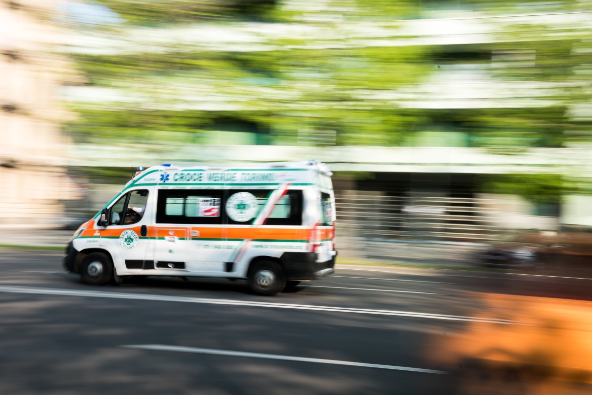 Scontro auto-scooter: due minorenni gravi nell'incidente stradale -