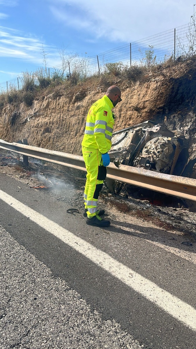 Incidente mortale: incastrato e carbonizzato dopo scontro frontale - Credit foto: Franco Assenza