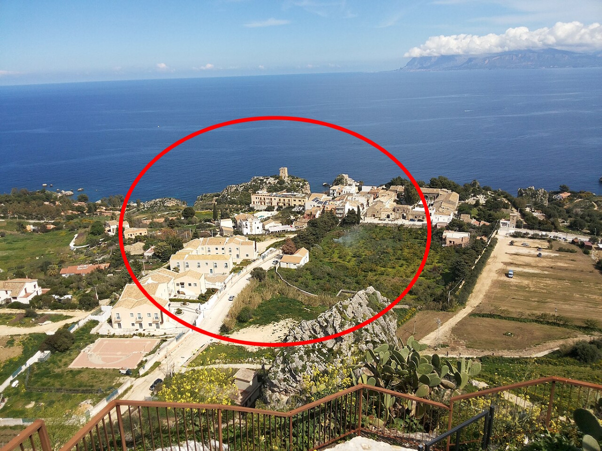 Un angolo siciliano che sta sorprendendo i turisti | Scopello tra faraglioni e storie che ti lasceranno senza fiato - Foto: Daniele Pugliesi/Wikipedia