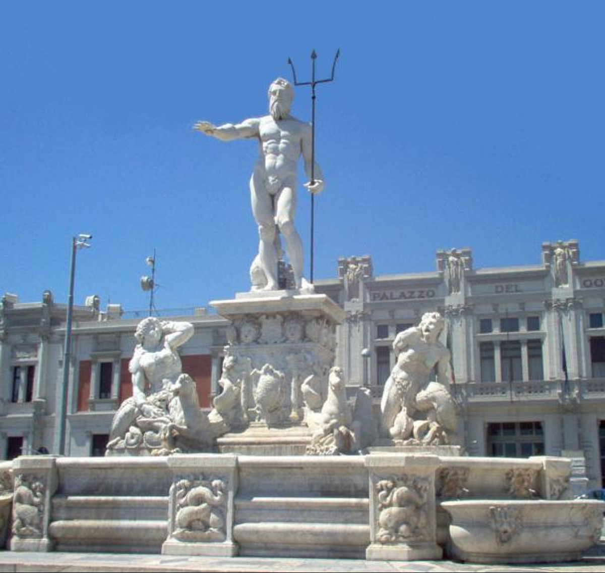 Sta succedendo qualcosa di incredibile | La statua di Nettuno a Messina svela un segreto assurdo - Foto: Michele Bassi/Wikipedia
