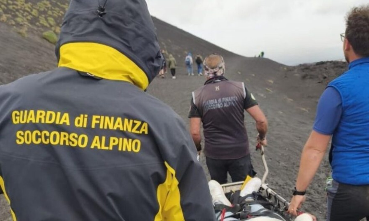 Incidente sull'Etna: salvataggio di un'escursionista -