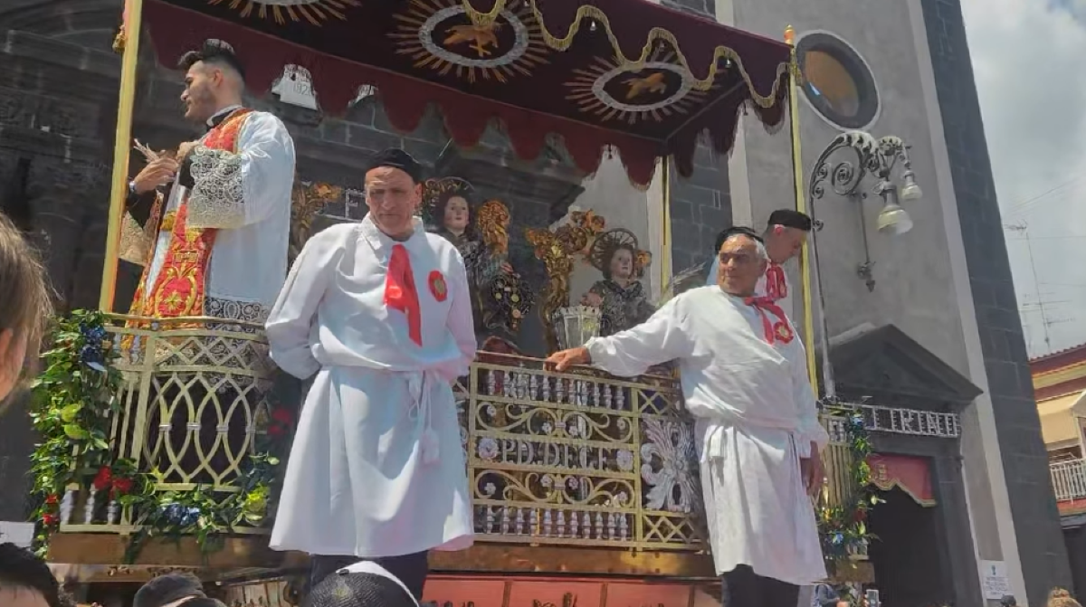 Uscita dei Santi Alfio, Filadelfio e Cirino a Trecastagni (VIDEO) - Credit: Santagata06