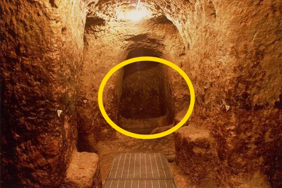 Un buco che terrorizza la città | Il mistero che affascina e spaventa questo luogo siciliano da generazioni - Foto: Trip Advisor