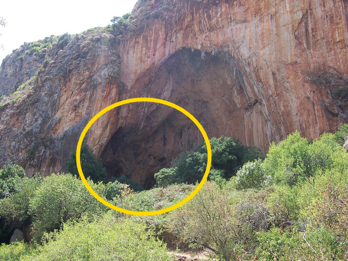 Un ritrovamento a Trapani ha cambiato tutto | La grotta dell'Uzzo e il segreto che sta sconvolgendo gli archeologi - Foto: Emanuela Meme Giudic…/Wikipedia