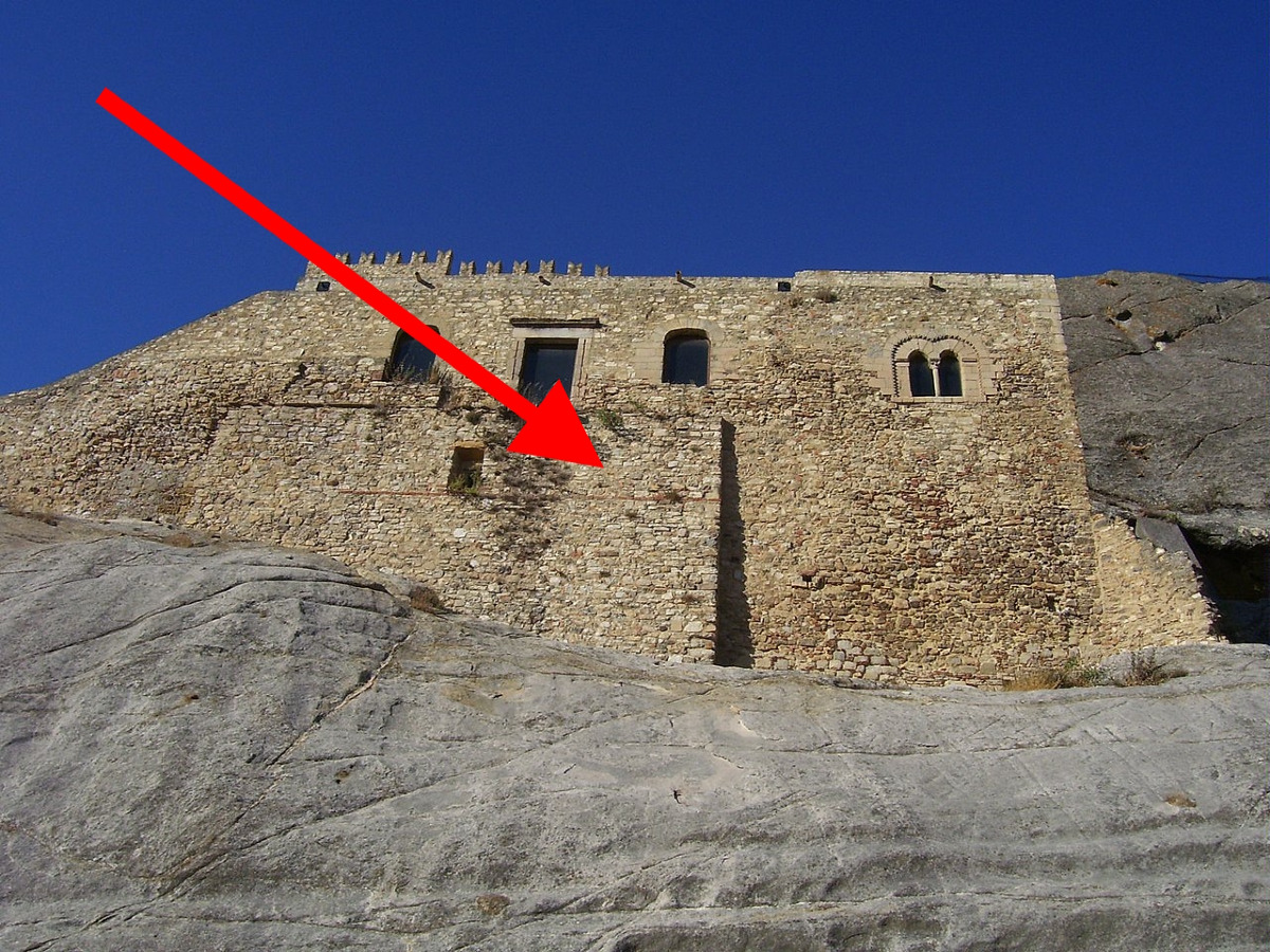 Una scoperta che ha sconvolto gli storici | Il castello di Sperlinga e il mistero che nasconde nella roccia - Foto: Dedda71/Wikipedia