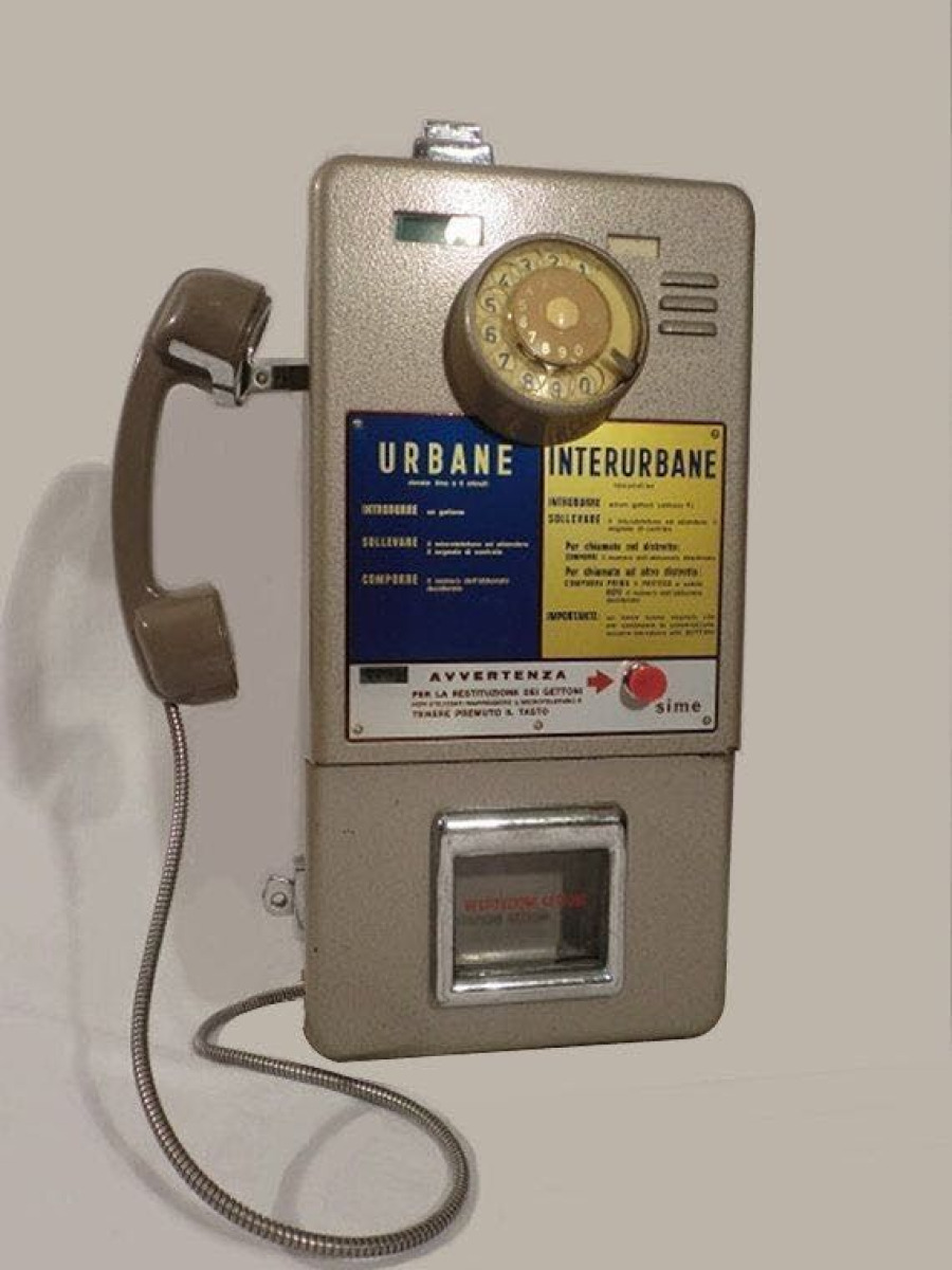 Il telefono a gettoni: quando una chiamata aveva il suono del tempo - 