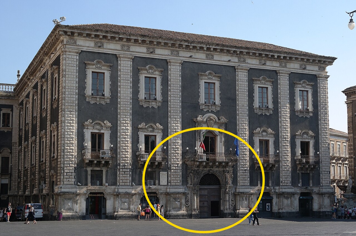 In pochi sanno cosa si nasconde dentro questa facciata | Palazzo dei Chierici a Catania e il segreto che pochi conoscono - Foto: Luca Aless/Wikipedia