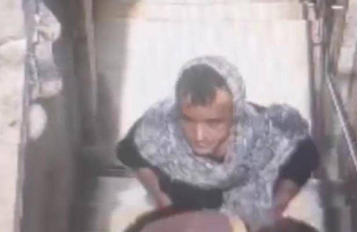 Sul Duomo con la kefiah prima di suicidarsi, De Maria ripreso in due video - 