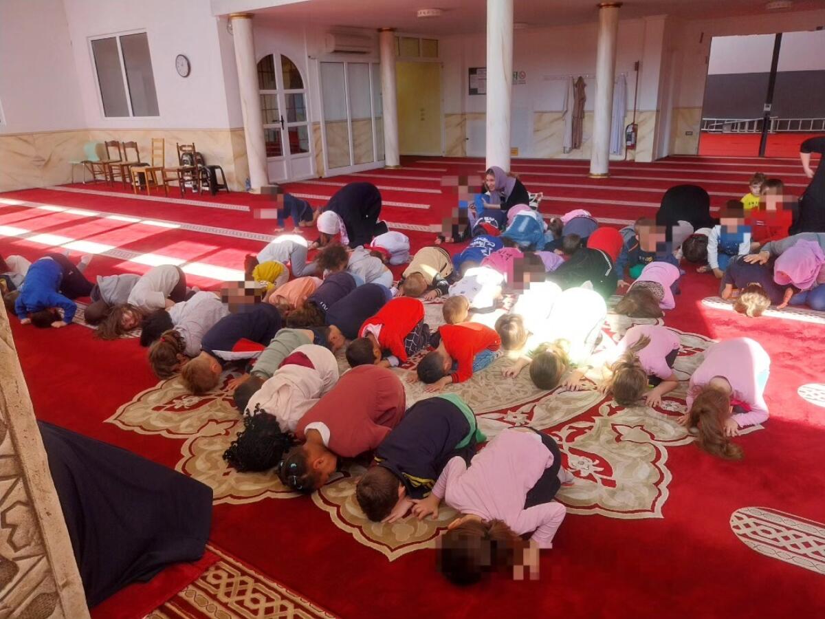 Asilo cattolico in moschea: un'educazione all'integrazione o una resa culturale? -