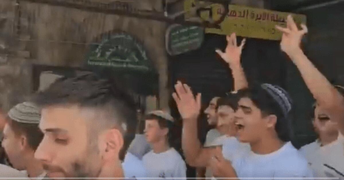 Gerusalemme in fiamme | I nazionalisti israeliani superano ogni limite con cori scioccanti! -