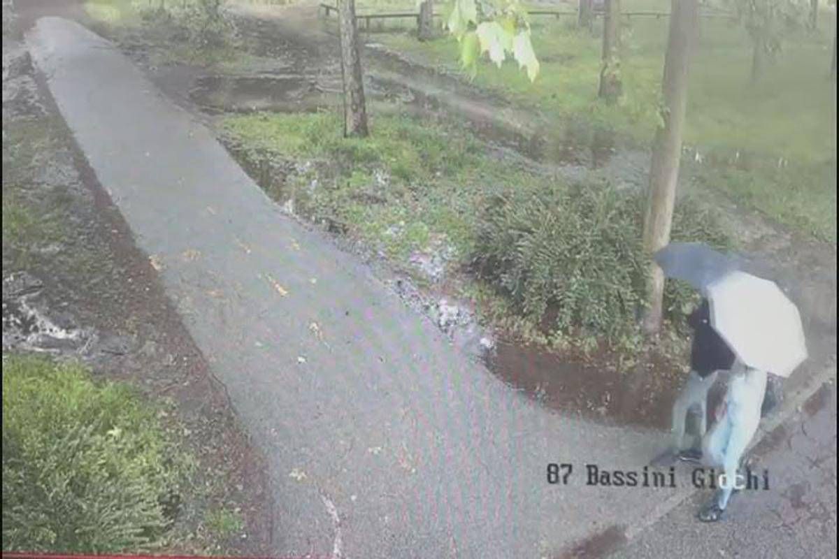 Milano, Chamila e De Maria ripresi venerdì insieme nel parco - Video -