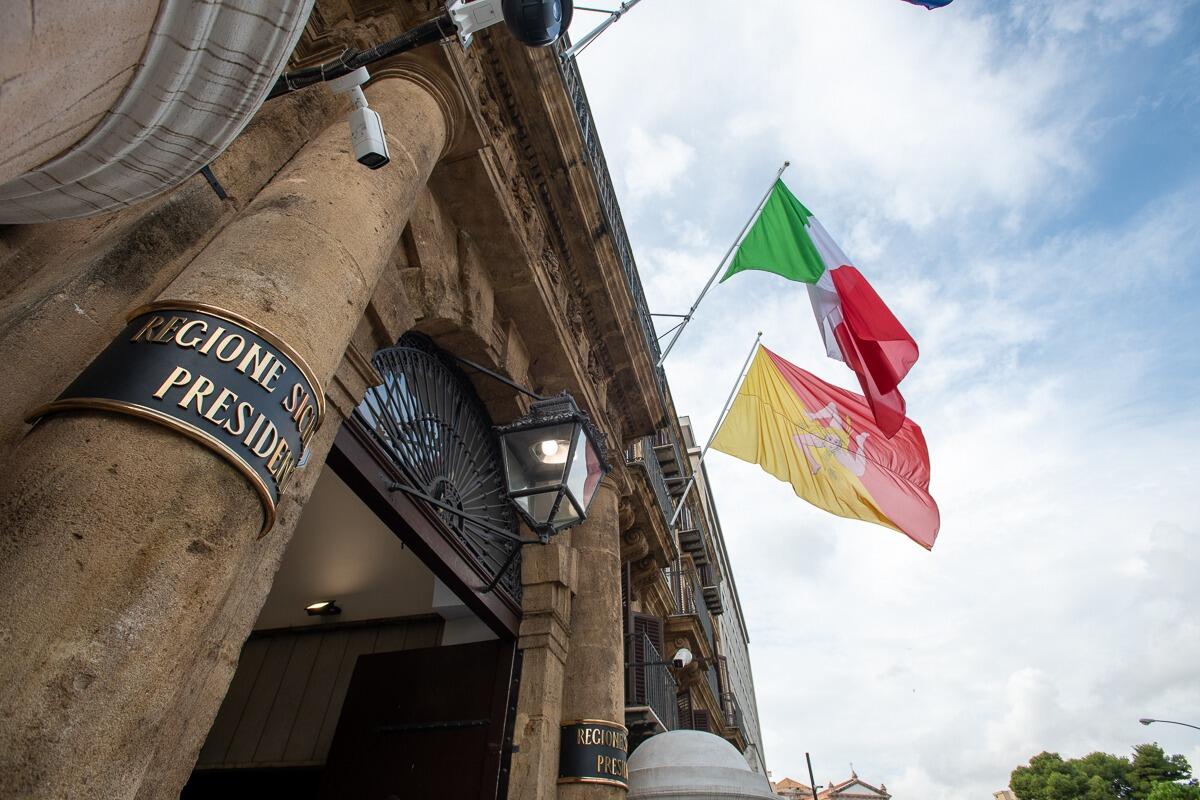 79 anni dello Statuto della Regione Siciliana | Perché il governo non sospende le lezioni? -