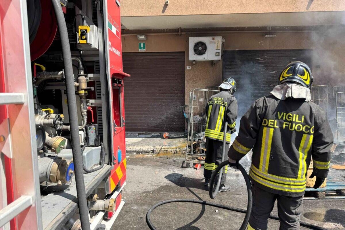 Incendio in Supermercato a Palermo | Cosa stavano davvero facendo i Vigili del Fuoco? -