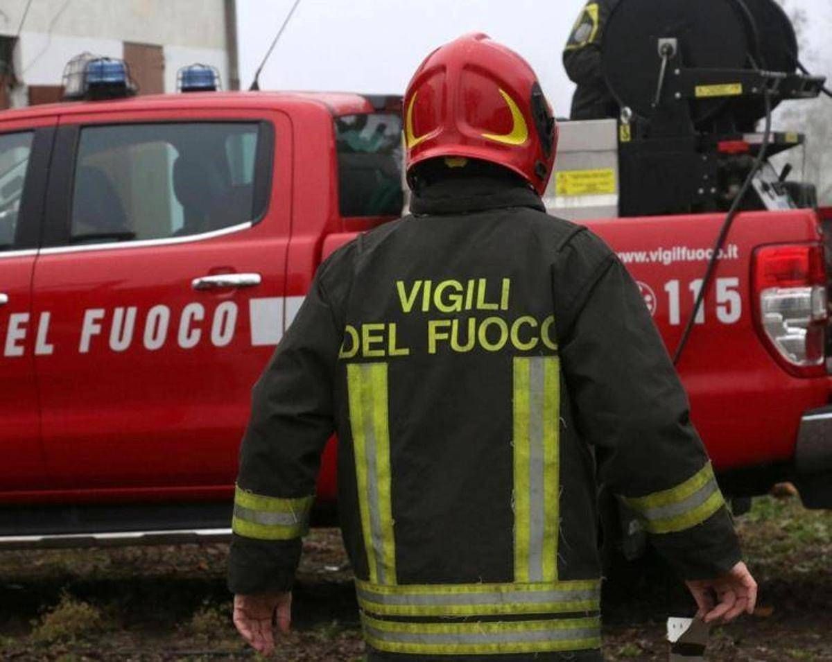 Perugia, ultraleggero cade su capannone: un morto e un ferito - 