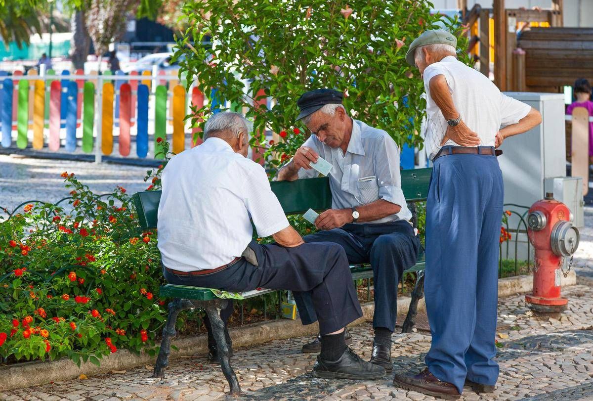 Sardegna, popolazione in calo: sempre meno residenti e più anziani -